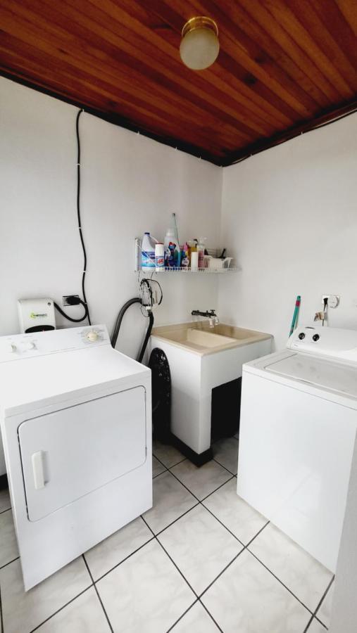 אלאג'ואלה Don Carlos Place Upper Unit מראה חיצוני תמונה