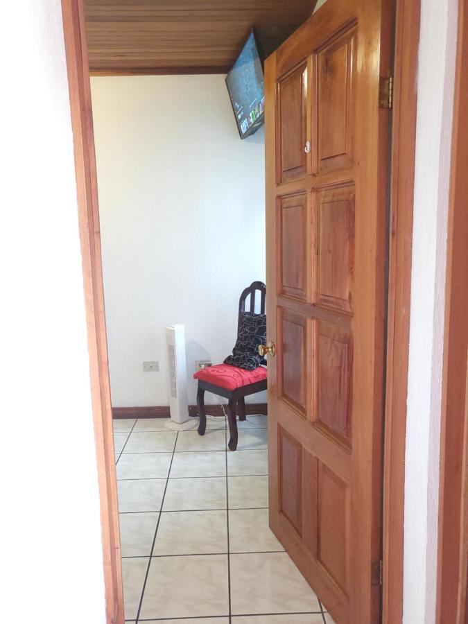 אלאג'ואלה Don Carlos Place Upper Unit מראה חיצוני תמונה